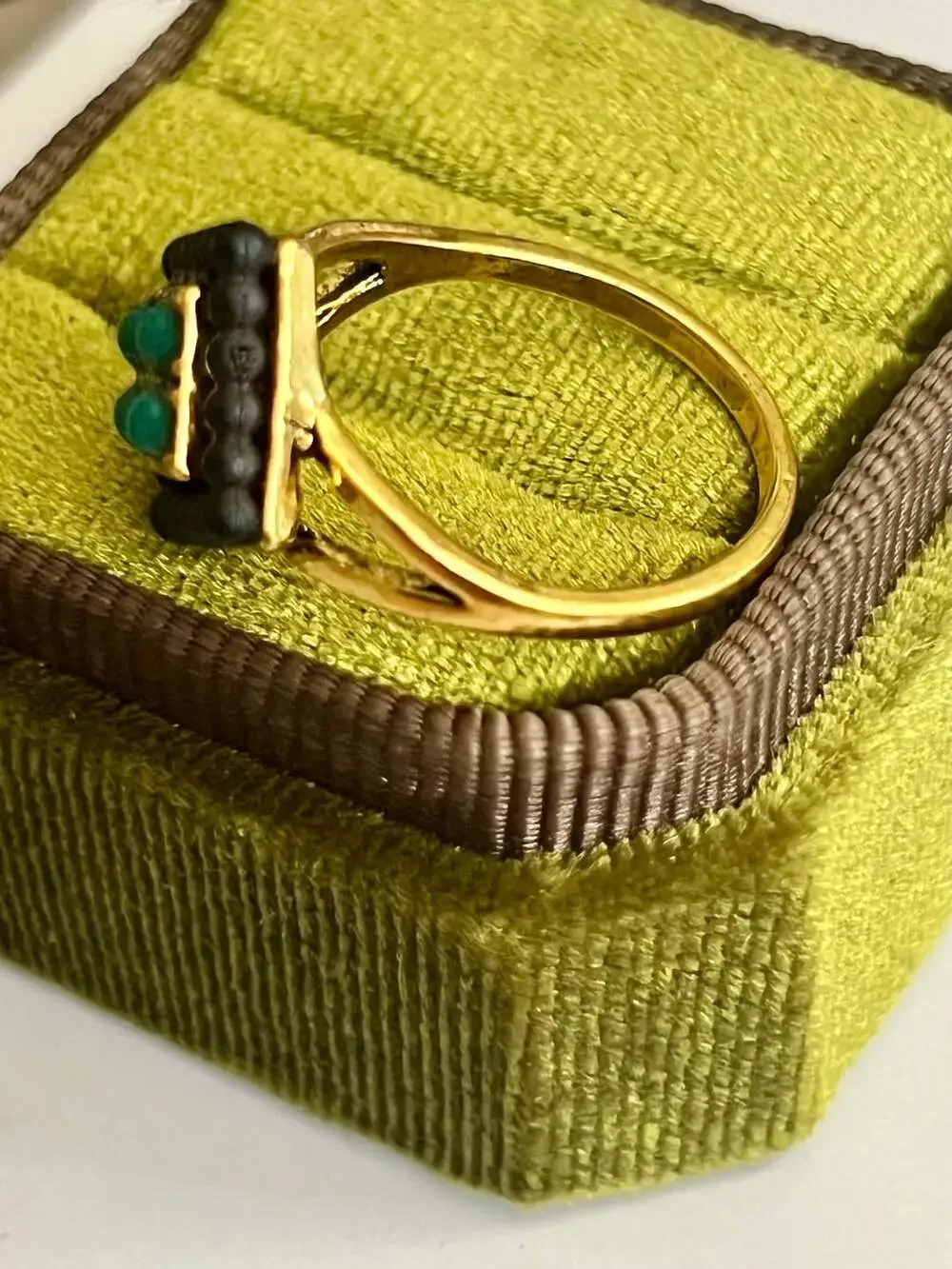 Vintage Gold Emerald and Black Bead Ring Size 8